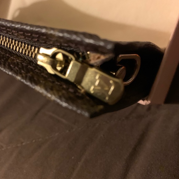 **SOLD** Louis Vuitton Monogram Toiletry Pouch - Picture 5 of 12